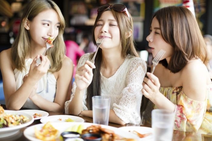 Hình ảnh trong cơn mơ cho thấy bạn là người sở hữu khả năng giao tiếp tốt